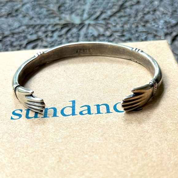 NEW SUNDANCE JOCK FAVOUR SILVER REACH HANDS BRACELET CUFF - Picture 1 of 10